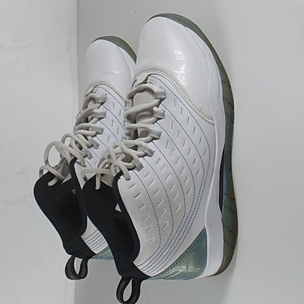 Jordan Velocity White and Black Size 5.5 Unisex Sneakers Shoes.